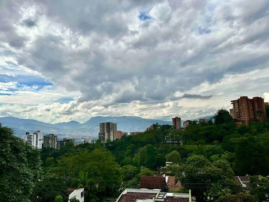 2002 City Skyline View In El Poblado Медельин Колумбия
