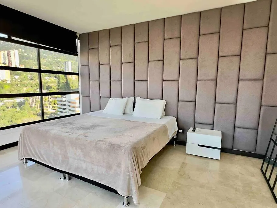 Apartamento 2002 City Skyline View In El Poblado Medellín Colombia